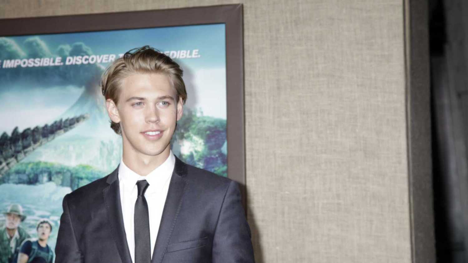 LOS ANGELES - FEB 2: Austin Butler arrives at the "Journey 2: The Mysterious Island" Movie at Graumans Chinese Theater on February 2, 2012 in Los Angeles, CA
