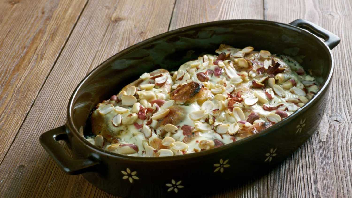 Flying Jacob - Swedish casserole that consists of chicken, cream, chili sauce,roasted peanuts .