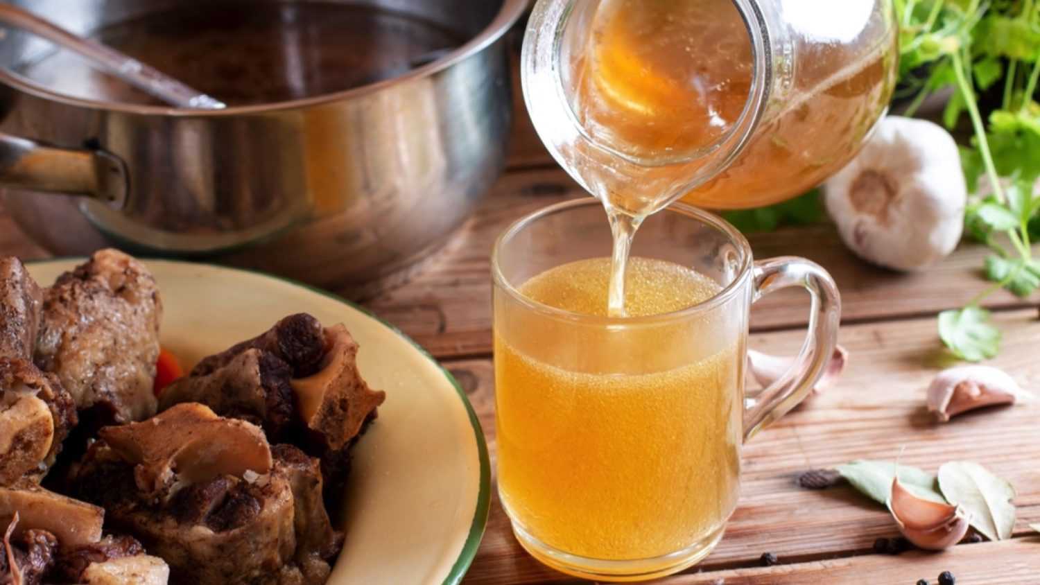 Preparing fresh bone broth