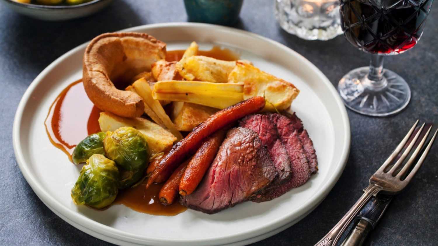 Roast Dinner with beef and carrot